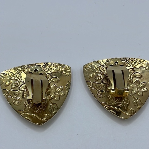 Gold Tone Clip on earrings! 4 Pair oval hoop, square, round and Triangle! Clip - Picture 9 of 12